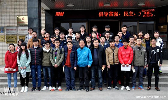 安工大在公司作畢業(yè)設(shè)計，在皖南電機(jī)合影留念