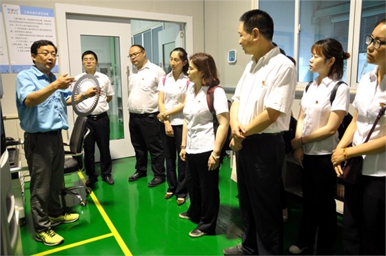 皖南電機許總向來賓介紹先進的檢測設(shè)備