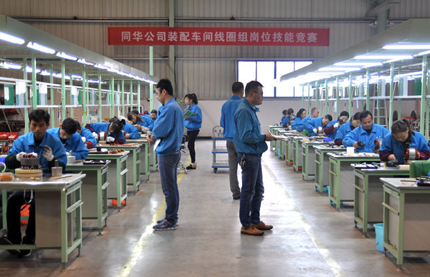 電機(jī)生產(chǎn)廠家：裝配車間嵌線競賽現(xiàn)場(chǎng)