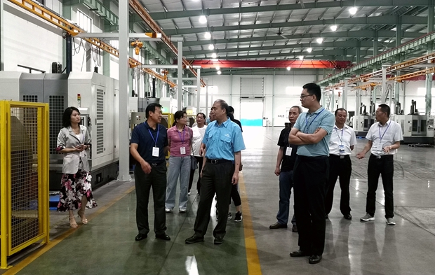 全椒縣政協(xié)副主席姜志山帶領(lǐng)該縣政協(xié)考察團(tuán)來(lái)我公司參觀考察。